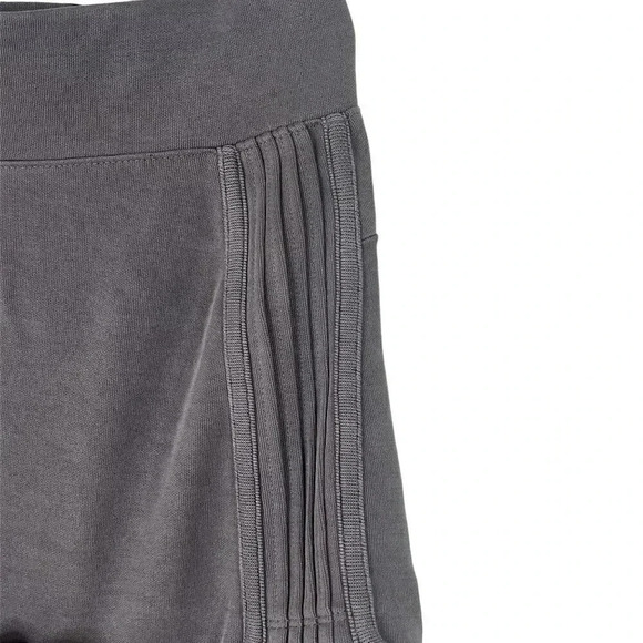 Athleta Women's Grey Casual Comfy Shorts Size Large - Picture 4 of 4